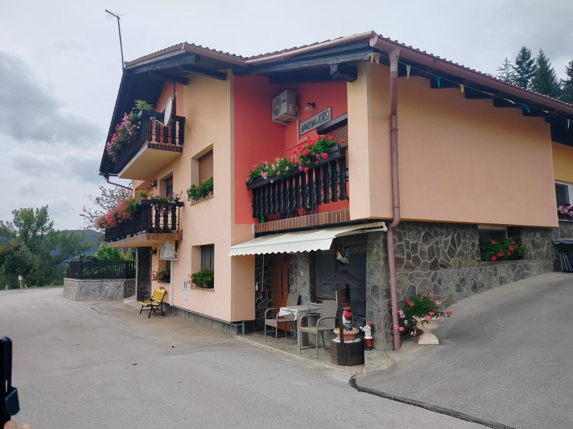 Apartment Jorsi With Mountain View Zrece Exterior photo